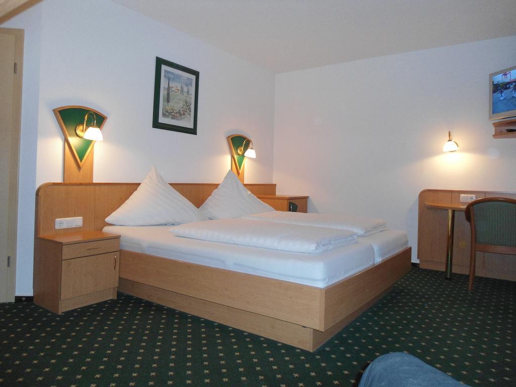 Hotel Hutzenthaler Bruckberg Quarto foto