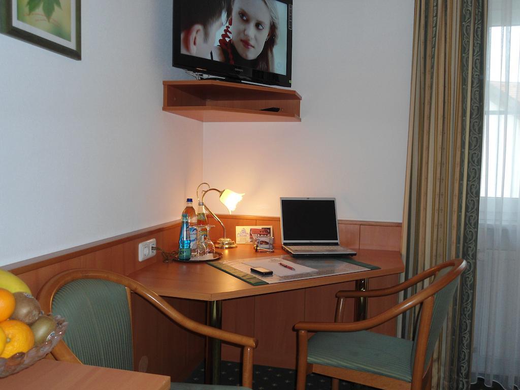 Hotel Hutzenthaler Bruckberg Quarto foto