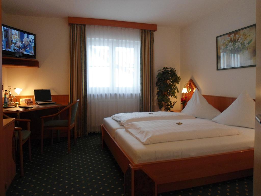 Hotel Hutzenthaler Bruckberg Quarto foto