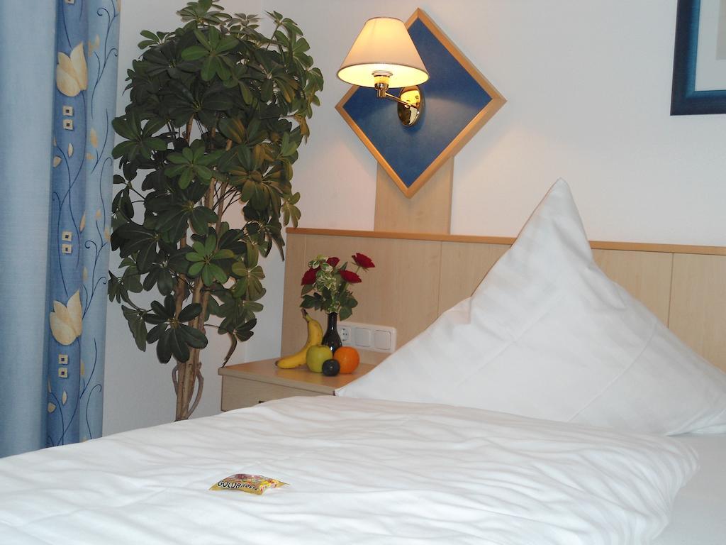 Hotel Hutzenthaler Bruckberg Quarto foto