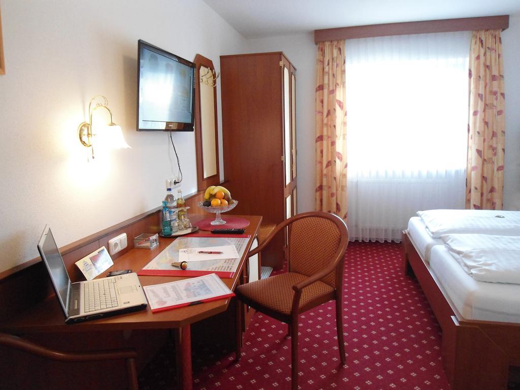 Hotel Hutzenthaler Bruckberg Quarto foto